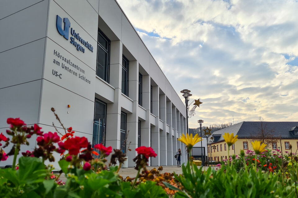 Hörsaalzentrum der Universität Siegen im Obergeschoss eines Karstadt-Warenhauses.