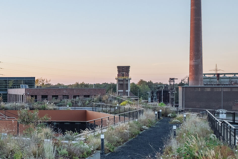 Verwaltungsgebäude der RAG-Stiftung und RAG Aktiengesellschaft auf Zollverein in Essen von kadawittfeldarchitektur.