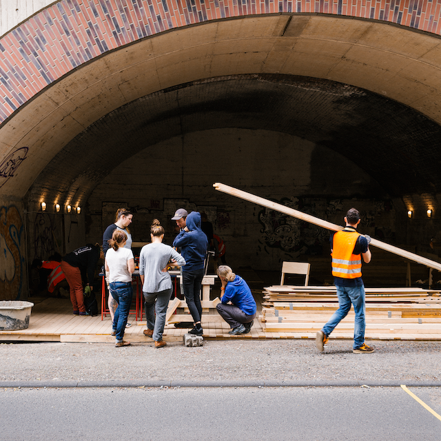 Bauarbeiten im Rahmen des TRANSURBAN Residency 2019 in den Bahnbögen der Hüttenstraße, Köln-Ehrenfeld.