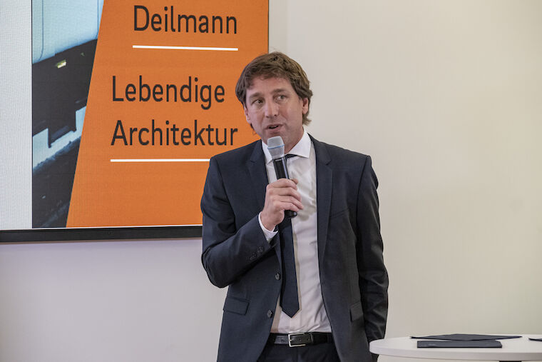 Der Kurator der Harald-Deilmann-Ausstellung: Stefan Retfeld. Foto: Detlef Podehl