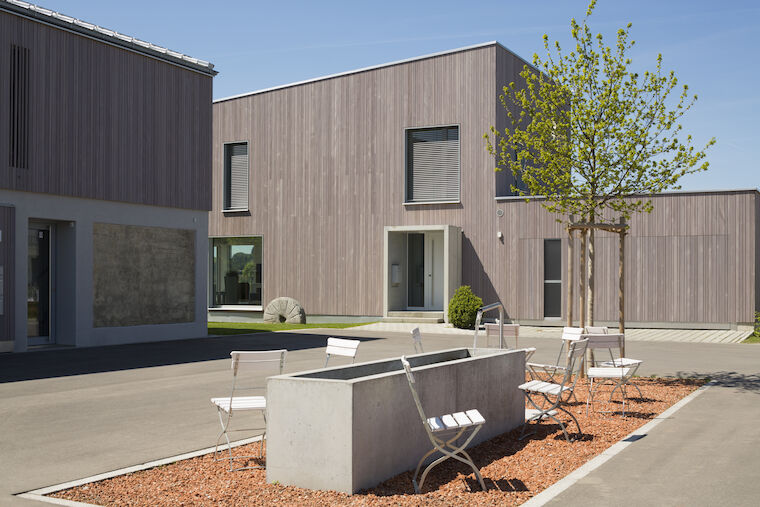 Familienwohnen: Der Marienhof in Leutkirch im Landkreis Ravensburg (Baden-Württemberg) von GMS ARCHITEKTEN. Foto: Martin Rudau