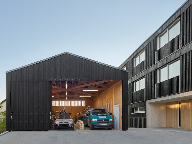 Wohnen und Arbeiten: Das Wohn- und Werkhaus in Schwaikheim im Rems-Murr-Kreis (Baden-Württemberg) von Schleicher Ragaller Architekten in Zusammenarbeit mit CAPE, Prof. Markus Binder. Foto: Zooey Braun Fotografie
