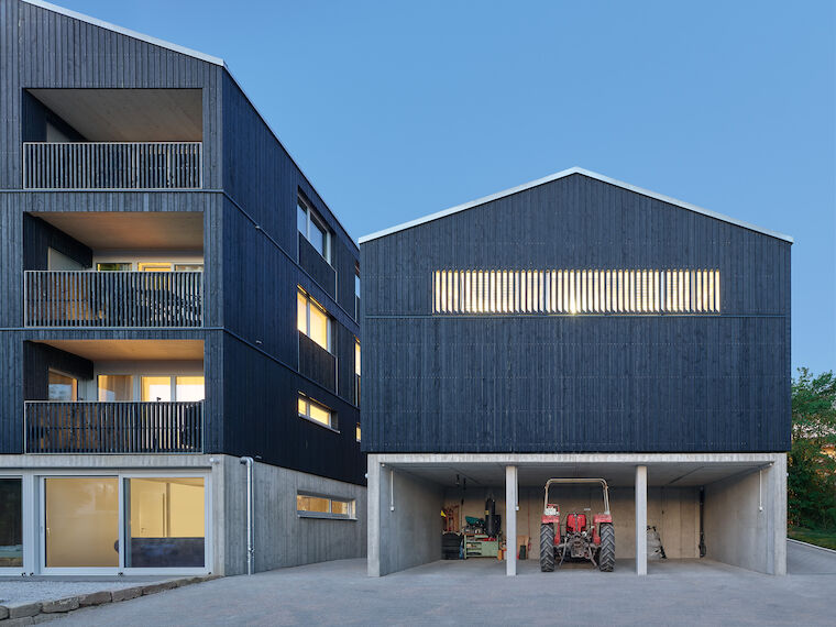Wohnen und Arbeiten: Das Wohn- und Werkhaus in Schwaikheim im Rems-Murr-Kreis (Baden-Württemberg) von Schleicher Ragaller Architekten in Zusammenarbeit mit CAPE, Prof. Markus Binder. Foto: Zooey Braun Fotografie