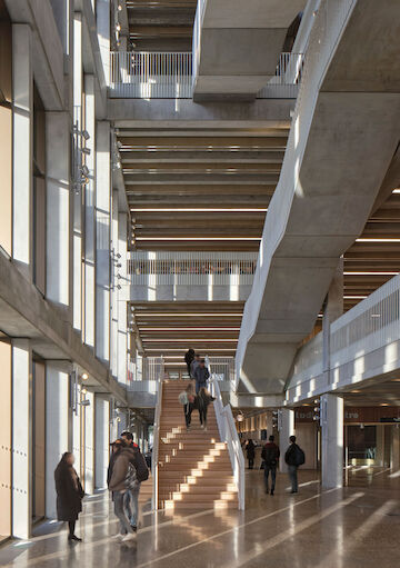 Town House - Kingston University, London, von Grafton Architects<br/><br/>Foto: Copyright Dennis Gilbert<br/><br/>jpg, 3952 × 5610 Pixel