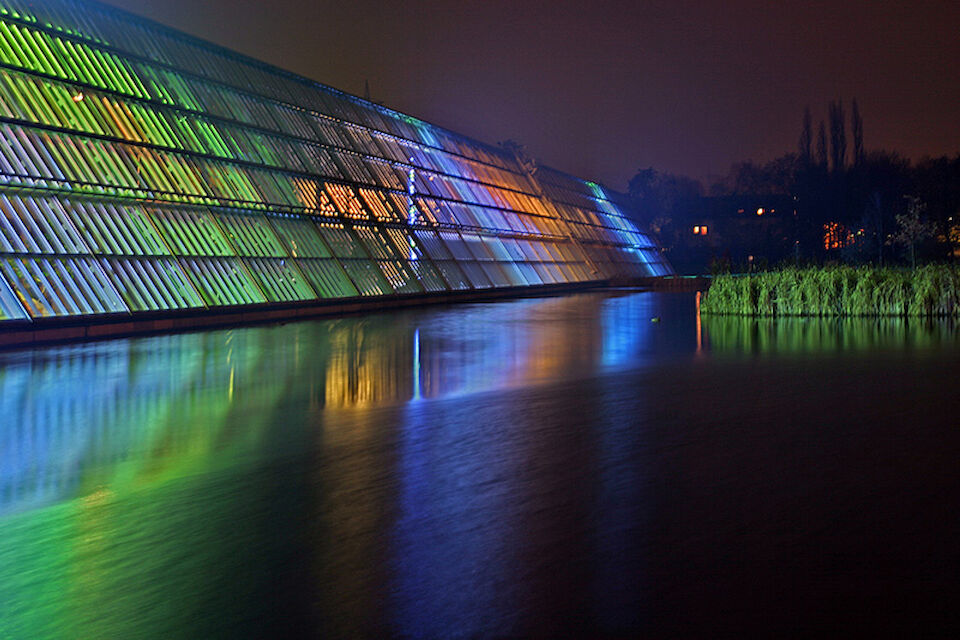 Der Wissenschaftspark in Gelsenkirchen mit Lichtkunst von Dan Flavin.