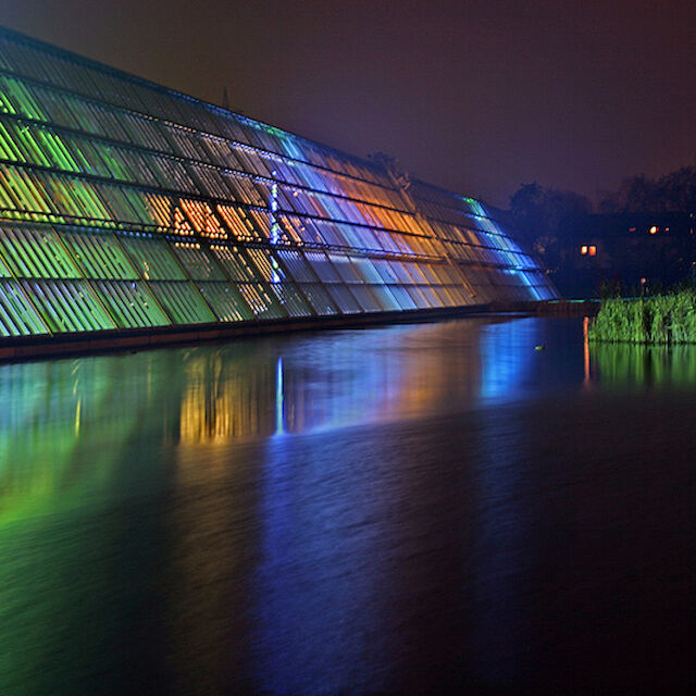 Der Wissenschaftspark in Gelsenkirchen mit Lichtkunst von Dan Flavin.