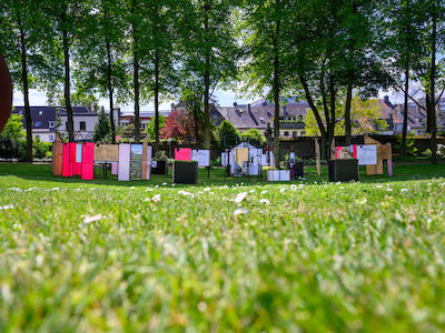 Ausstellung „Einfach Grün“ im Skulpturengarten des Museums Abteiberg in Mönchengladbach. Foto: Carlos Albuquerque