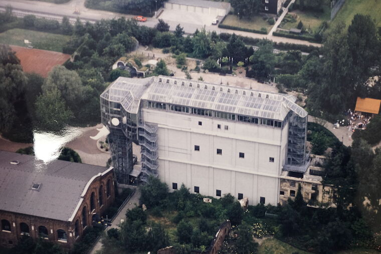 Luftbildaufnahme Glaselefant im Jahr 1992. Foto: Rettig