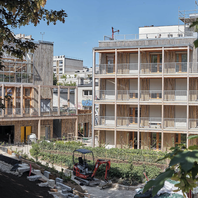 The Railway Farm von Grand Huit und Melanie Drevet Paysagiste ist eine solidarische Nachbarschaftseinrichtung mit landwirtschaftlicher Produktion inmitten von Paris.