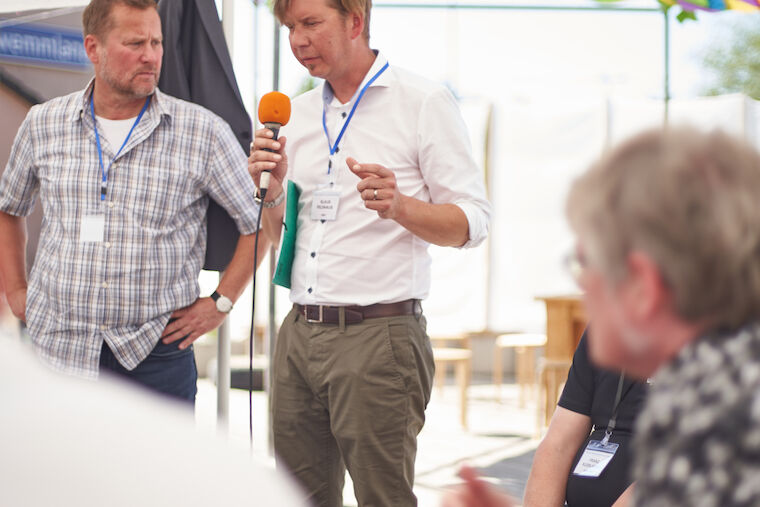 Peter Köddermann, Geschäftsführer Programm von Baukultur NRW, im Gespräch mit Klaus Feldhaus, Geschäftsführer der SWD. Foto: Jan Kampshoff