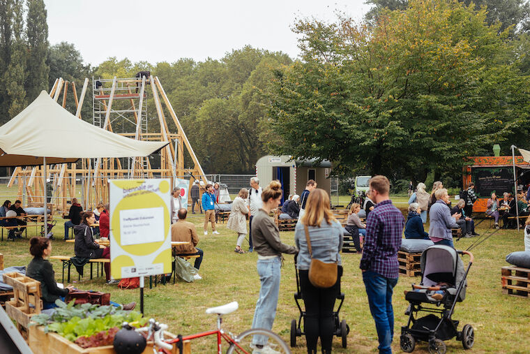 Schauplatz der Biennale der urbanen Landschaft: die Festivalwiese im Wissenschaftspark in Gelsenkirchen. Foto: lala.ruhr/ Ravi Sejk