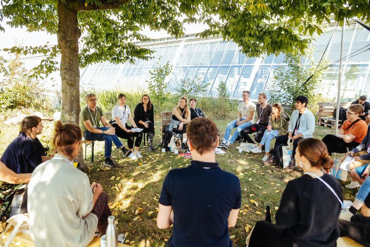 Diskussionen über die urbane, grüne Stadt der Zukunft auf der Biennale der urbanen Landschaft von 10.9. bis 24.9.2022 im Wissenschaftspark Gelsenkirchen. Foto: lala.ruhr/ Ravi Sejk