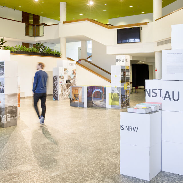 Wird im Saalbau Witten bis 26.10.22 vom Museum der Baukultur NRW gezeigt: die Ausstellung „Kunst und Bau. Perspektiven aus NRW“.