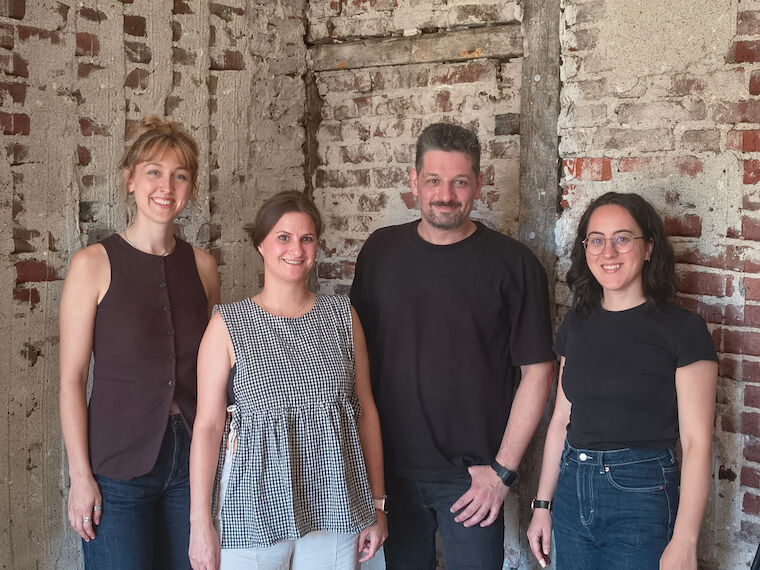 Das Team des UmBauLabors (von links): Anke Kirchhoff, Santana Ahmadifar, Julian Mikus, Anna Dietrich. Foto: Timo Klippstein