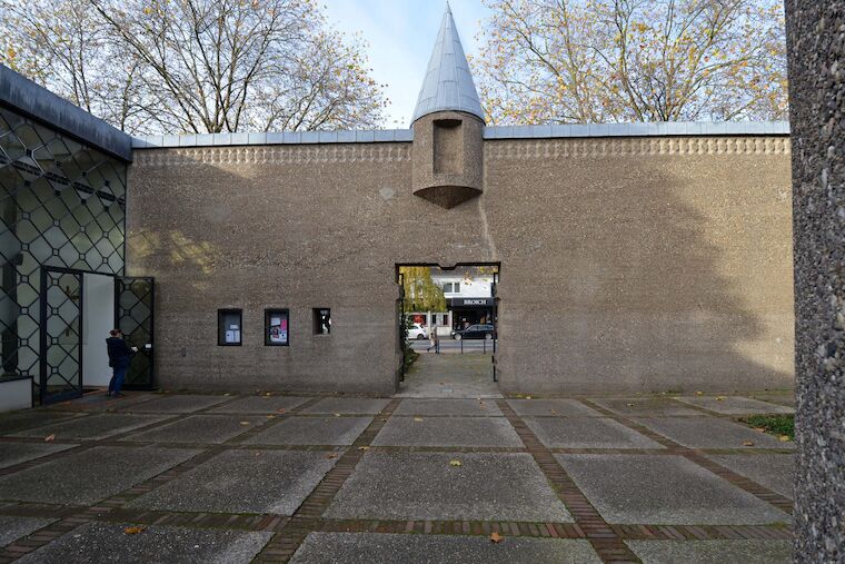 Innenhof der Herz-Jesukirche von Gottfried Böhm, Bergisch-Gladbach (OT Schildgen), 1960. Foto: Karen Jung/ Paul Andreas