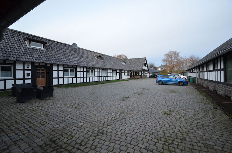 Gut Rottland, Seitentrakte, zu Wohnungen umgenutzt Foto: Karen Jung/ Paul Andreas