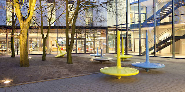 Kreisel von Tamara Grcic (2014), Hochschule Ruhr-West, Campus Bottrop.