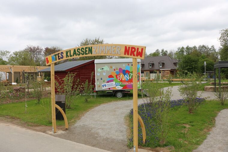 Das Bunte Klassenzimmer bietet vielfältige Lernmöglichkeiten und trägt so zur Sensibilisierung für Umweltthemen bei. Foto: Fenna Tinnefeld / Baukultur NRW