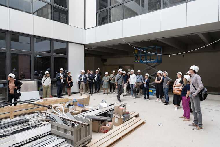 Seit 2021 wird das Gebäude in der Essener Innenstadt vom Bauherrn Kölnische Haus- und Grundstücksverwaltung Dr. Koerfer umgebaut und revitalisiert. Foto: Sebastian Becker