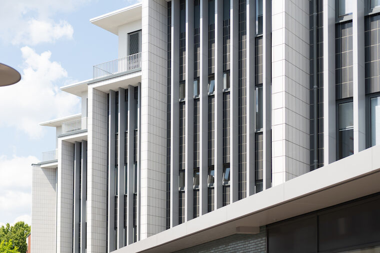 Die Neuen Höfe erhalten den Denkmalschutz und denken den 1960er-Jahre-Warenhaus-Charakter des vom Architekten Emil Fahrenkamp errichteten Gebäudes weiter. Foto: Sebastian Becker