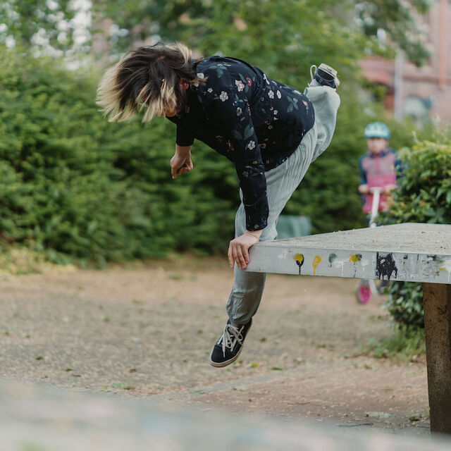 Manon Vanjek vom TV Essen-Kupferdreh in Aktion: Im Benderpark in Essen planen die Traceure eine Parkour-Anlage.