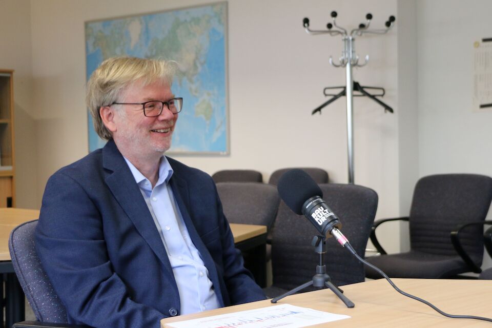 Guido Halbig in der Niederlassung Essen des Deutschen Wetterdienstes. Foto: Sebastian Schlecht