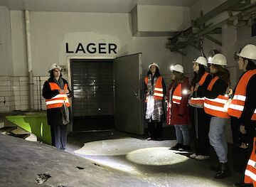 Führung durch das UmBauLabor mit Studierende und Junior-Kammermitglieder im Rahmen der Kampagne „JA*/Junge Planer“ der Architektenkammer NRW. Foto: Lillith Kreiß