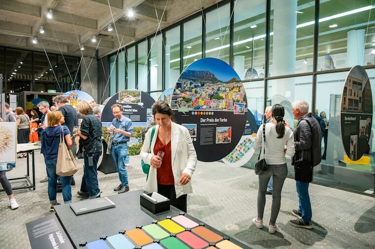 Die Ausstellung „380–780 nm. Farbe in Architektur und Stadt“ des Museums der Baukultur NRW 2025 in Mainz im Zentrum Baukultur Rheinland-Pfalz. Foto: Markus Kohz, mainz