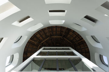 Dreifaltigkeitskirche Münster, 1937–1939 erbaut, Architekten: Heinrich Besteller und Alfred Hörmann; ursprüngliche Nutzung als Kirche des Bistums Münster. 2010 Verkauf an das Wohnungsunternehmen der Stadt Münster „Wohn+Stadtbau". Bis 2012 Umbau, Architekten: Pfeiffer, Ellermann, Preckel, Münster. Heute sind dort ein soziales Wohnprojekt und Gewerberäume untergebracht. | Foto: Felix Hemmers