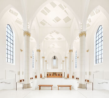 St. Marien Bochum, 1867–1872 erbaut, Architekt: Gerhard August Fischer (1833–1906); ursprüngliche Nutzung: Pfarrkirche der Katholischen Propsteigemeinde St. Peter und Paul des Bistums Essen. 2002 profaniert.  2012 Wettbewerb Musikzentrum Bochum, 1. Preis und Realisierung: Bez + Kock Architekten, Stuttgart. Oktober 2016 eröffnet Oktober 2016 Eröffnung als Konzerthaus für die Bochumer Symphoniker und Saal für die städtische Musikschule, „Anneliese Brost Musikforum Ruhr“ der Stadt Bochum. Das Gebäude der ehemaligen St. Marienkirche dient als Foyer und Veranstaltungsort für beide Säle. | Foto: Christian Huhn