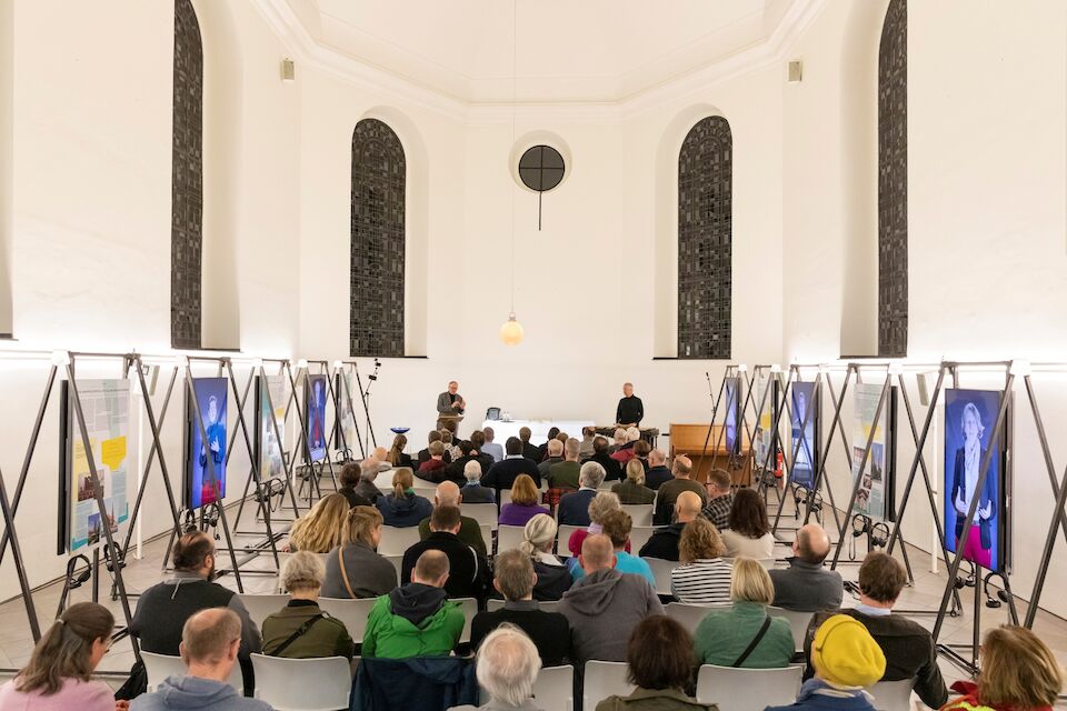 Ausstellungseröffnung „Kirchen als Vierte Orte“, Berger Kirche, Düsseldorf, 9.11.2025.