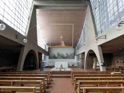 Heilig-Geist-Kirche, Essen. 1956–1957 erbaut, Architekten: Dominikus und Gottfried Böhm. Das Bauwerk befindet sich derzeit im Transformationsprozess. Ein Investor plant, hier einen „Kunstort“ entstehen zu lassen und lokale Kultureinrichtungen und Hochschulen einzubeziehen. Heilig Geist ist Ausstellungsort von „Kirchen als Vierte Orte – Perspektiven des Wandels“, 1.9.–6.10.2024. Foto: Felix Hemmers