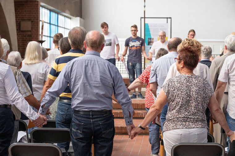 Ökumenischer Transformationsgottesdienst während der Ausstellungseröffnung „Kirchen als Vierte Orte – Perspektiven des Wandels“, 1.9.2024, Heilig-Geist-Kirche, Essen. Foto: Claudia Dreyße