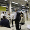 Großes Interesse, intensive Diskussion: die Jury des Wettbewerbs „Raum im Raum“ bei der Arbeit in der Werkstatt der Peter Behrens School of Arts der Hochschule Düsseldorf. Foto: Leyla Oduncu