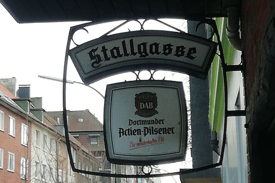 Engagierte junge Bürgerinnen und Bürger übernehmen die Stallgasse in der Dortmunder Nordstadt und verhindern die Schließung einer weiteren Kneipe in Nordrhein-Westfalen.