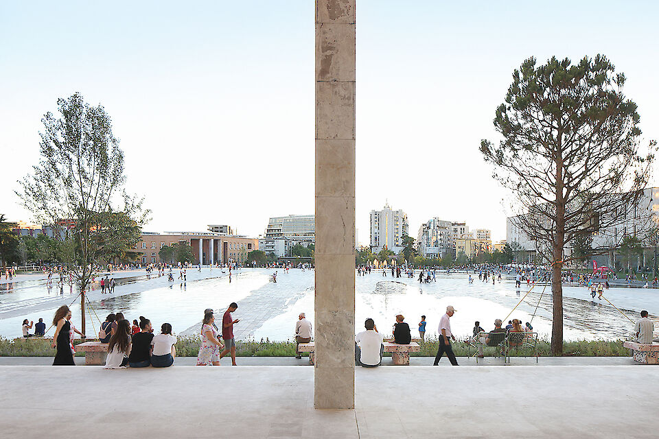 Einer der Finalisten des Mies Awards 2019: der Skanderbeg-Platz in Tirana von 51N4E, Anri Sala, Plant en Houtgoed und iRI.