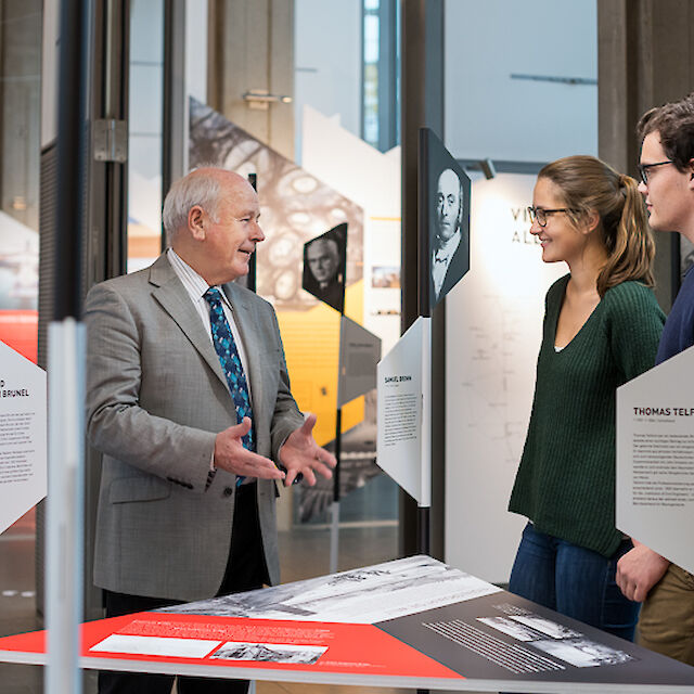 Bauingenieur Bill Addis in der Ausstellung "Visionäre und Alltagshelden".