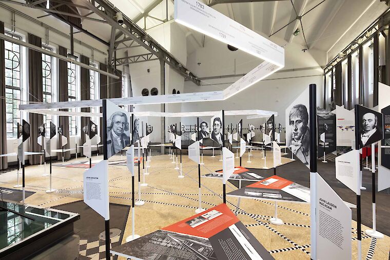 Das begehbare Netzwerk der Ingenieure: das zentrale Element der Ausstellung. Foto: Claudia Dreyße