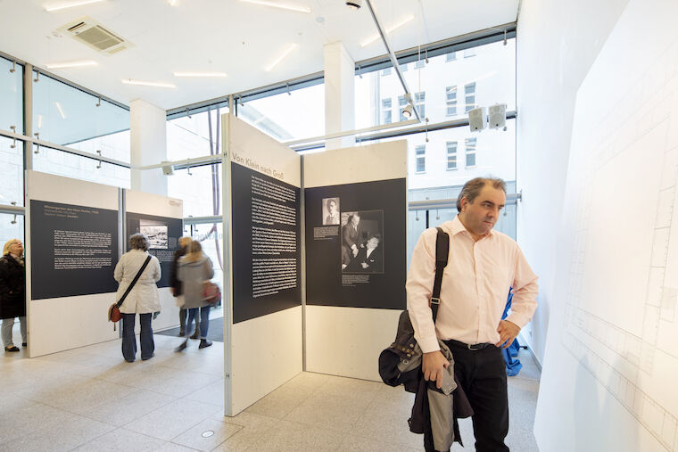 Der regionale Blick auf die Projekte und Bauten von Mies van der Rohe zeichnet die Ausstellungsreihe aus. Foto: Claudia Dreyße.