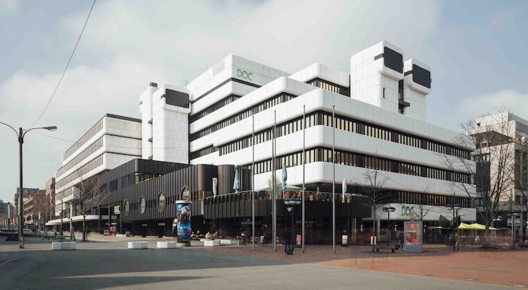 Das ehemalige Gebäude der WestLB in Dortmund des Architekten Harald Deilmann. Foto: Ben Kuhlmann.