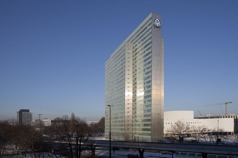 International Style in Düsseldorf: das Dreischeibenhaus von 1957-60 von den Archittekten Helmut Hentrich und Hubert Petschnigg (mit Fritz Eller, Erich Moser und Robert Walter). Foto: © Peter Breuer.