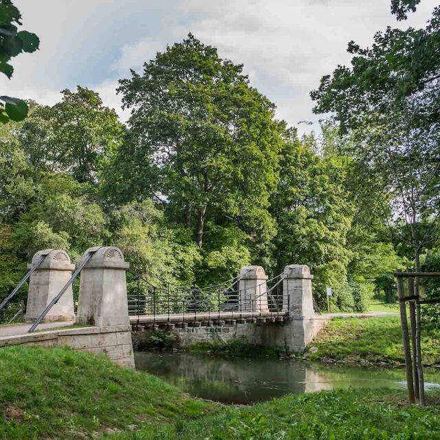 Ebenfalls mit dem Deutschen Brückenpreis ausgezeichnet: die Schaukelbrücke im Park an der Ilm in Weimar.