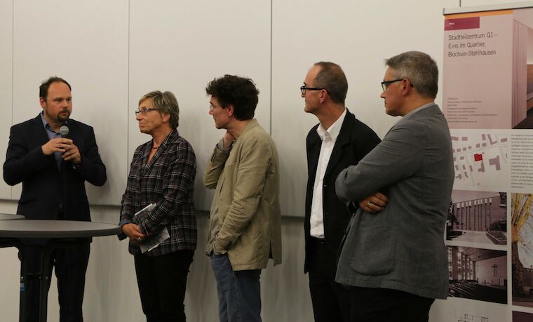 In der Diskussion zum Umgang mit Kirchen (v.l.).: Uwe Langer, Ingrid Hardes, Pfarrer Thomas Wessel, Dr. Stefan Krämer, Pfarrer Holger Nollmann. Foto: Klippstein