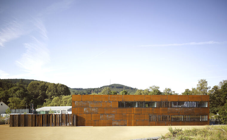 &amp;amp;amp;amp;amp;amp;amp;amp;amp;amp;amp;amp;amp;amp;amp;amp;amp;amp;amp;amp;amp;quot;more in one – Metallwerkstück&amp;amp;amp;amp;amp;amp;amp;amp;amp;amp;amp;amp;amp;amp;amp;amp;amp;amp;amp;amp;amp;quot;, Firmensitz DachTechnik Briel, Bad Laasphe, 2010 fertig gestellt. Anette Hillebrandt, Architekturbüro: msah architektur, Köln. Foto: Christian Richters.