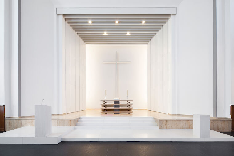 Architektin Monika Lepl  Neugestaltung des Altarraums der Lutherkirche in Düsseldorf. 2010 fertig gestellt. Monika Lepel, Architekturbüro LEPEL &amp;amp;amp;amp;amp;amp;amp;amp;amp;amp;amp;amp;amp;amp;amp;amp;amp;amp;amp;amp;amp;amp;amp;amp;amp;amp;amp; LEPEL Architektur, Innenarchitektur, Köln. Foto: Jens Kirchner.