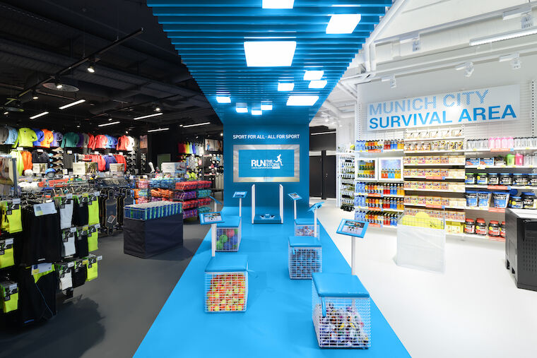Storekonzept für Decathlon Connect in den Stachus Passagen, München, 2016 eröffnet. Bettina Kratz. Foto: kplus konzept studios.