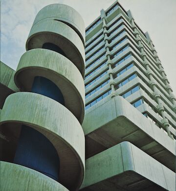 Die Sparkasse Wuppertal mit Spindel und Turm. Foto: Archiv Sparkasse Wuppertal.