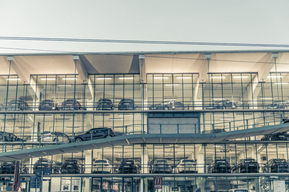 Frontansicht der Haniel-Garage in Düsseldorf.