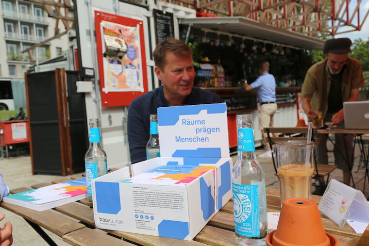 Peter Ködermann, Geschäftsführung Programm von Baukultur Nordrhein-Westfalen trifft sich mit der Bundesstiftung Baukultur in einem Lokal auf dem Ebertplatz in Köln. Foto: Helen Meyer.